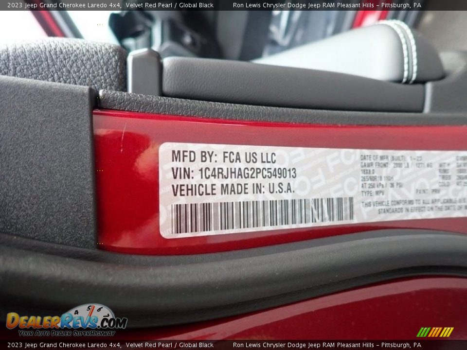 2023 Jeep Grand Cherokee Laredo 4x4 Velvet Red Pearl / Global Black Photo #14