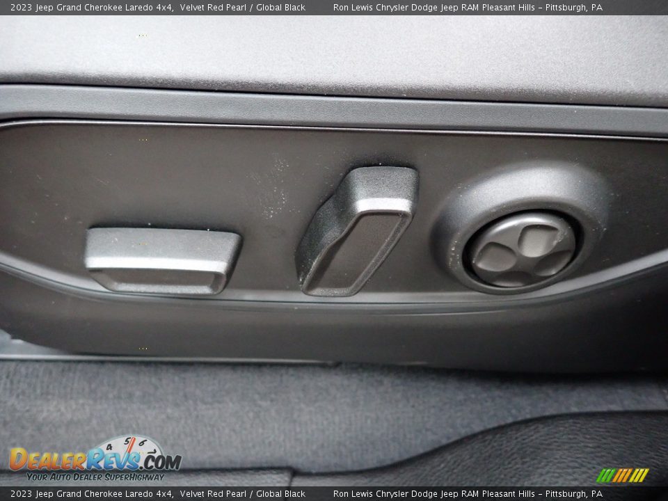 2023 Jeep Grand Cherokee Laredo 4x4 Velvet Red Pearl / Global Black Photo #16