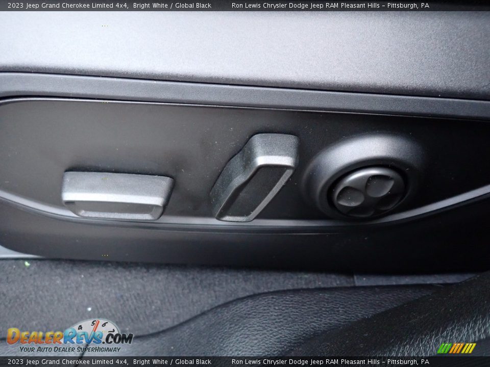 2023 Jeep Grand Cherokee Limited 4x4 Bright White / Global Black Photo #17