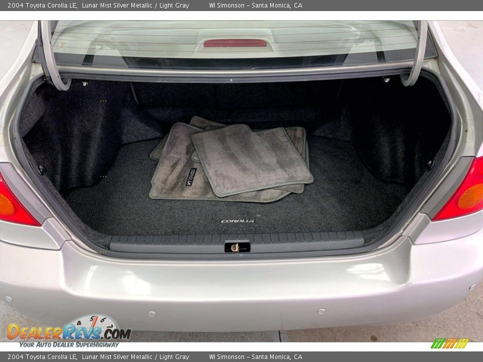 2004 Toyota Corolla LE Trunk Photo #24