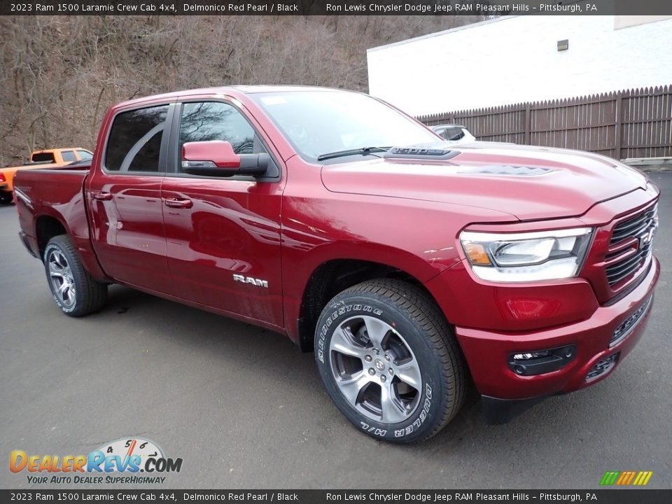 Front 3/4 View of 2023 Ram 1500 Laramie Crew Cab 4x4 Photo #8