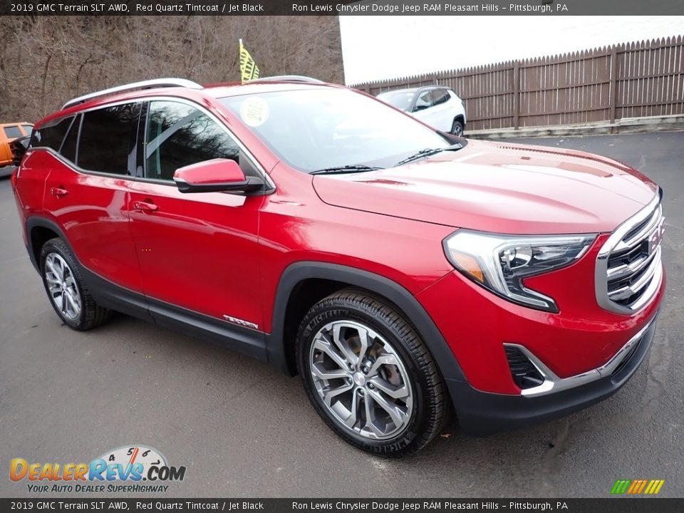 Front 3/4 View of 2019 GMC Terrain SLT AWD Photo #8