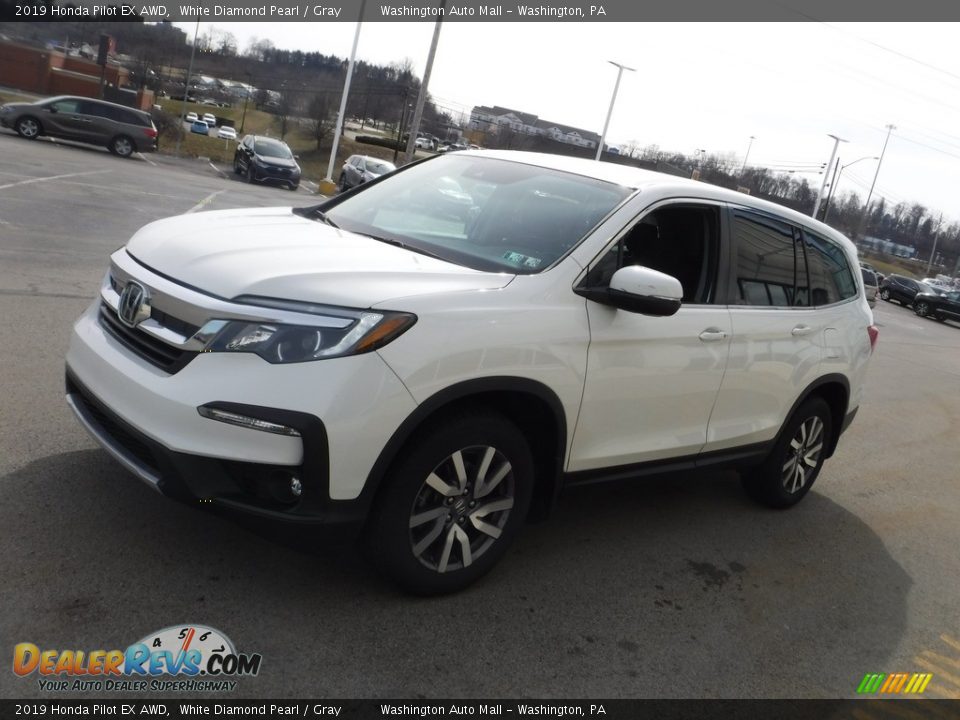 Front 3/4 View of 2019 Honda Pilot EX AWD Photo #5