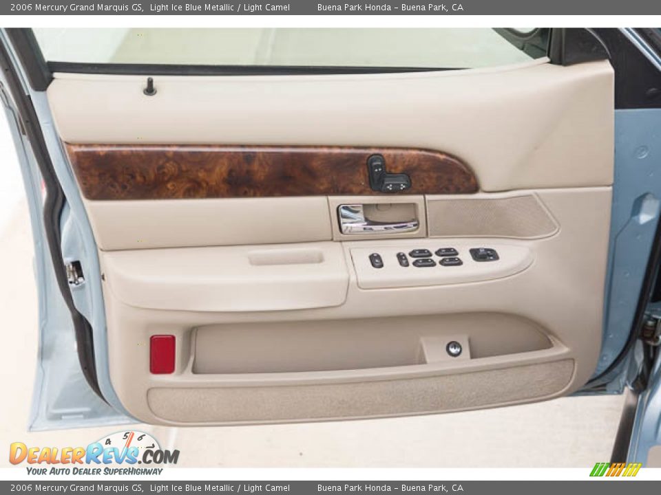 Door Panel of 2006 Mercury Grand Marquis GS Photo #28