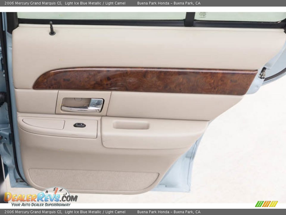 Door Panel of 2006 Mercury Grand Marquis GS Photo #32