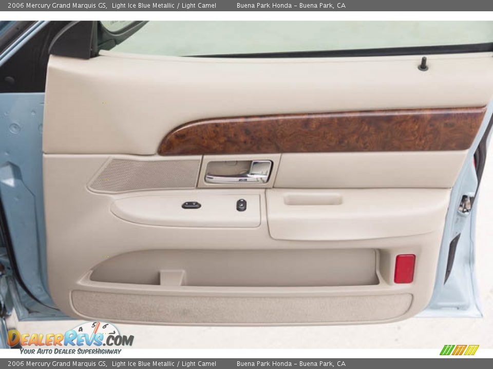 Door Panel of 2006 Mercury Grand Marquis GS Photo #33