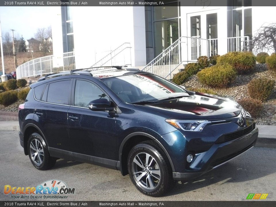 Front 3/4 View of 2018 Toyota RAV4 XLE Photo #1