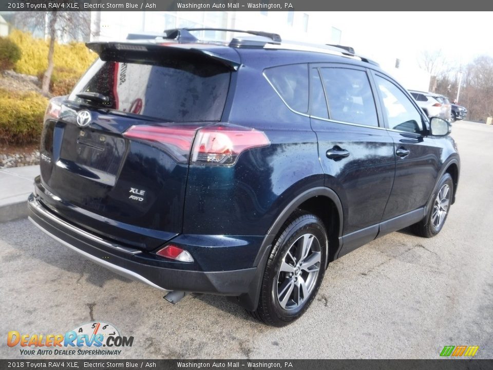 2018 Toyota RAV4 XLE Electric Storm Blue / Ash Photo #16