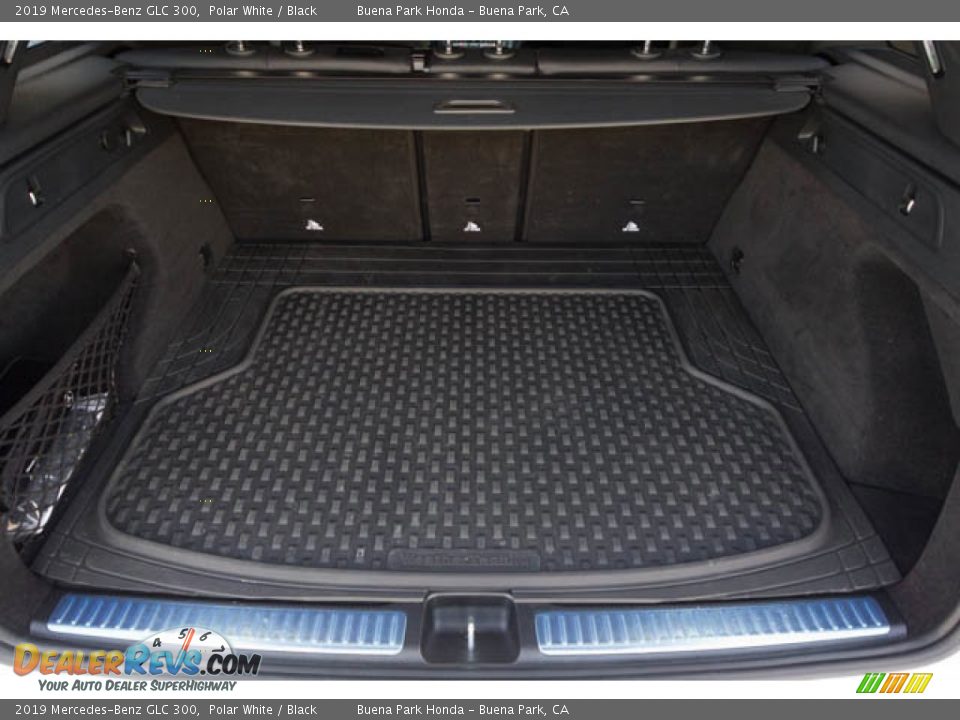2019 Mercedes-Benz GLC 300 Polar White / Black Photo #31
