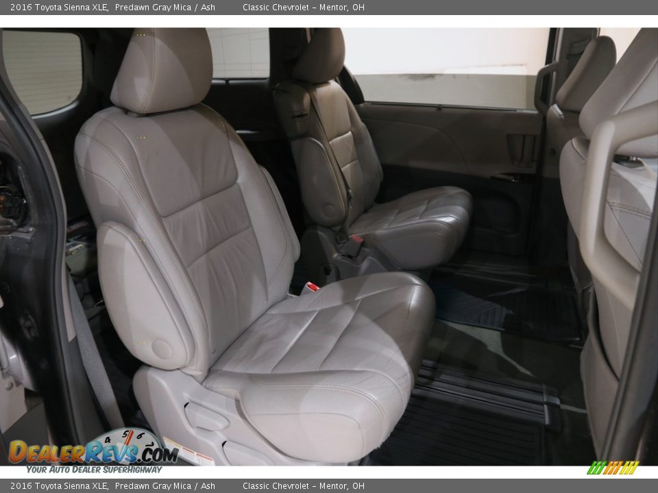 2016 Toyota Sienna XLE Predawn Gray Mica / Ash Photo #18