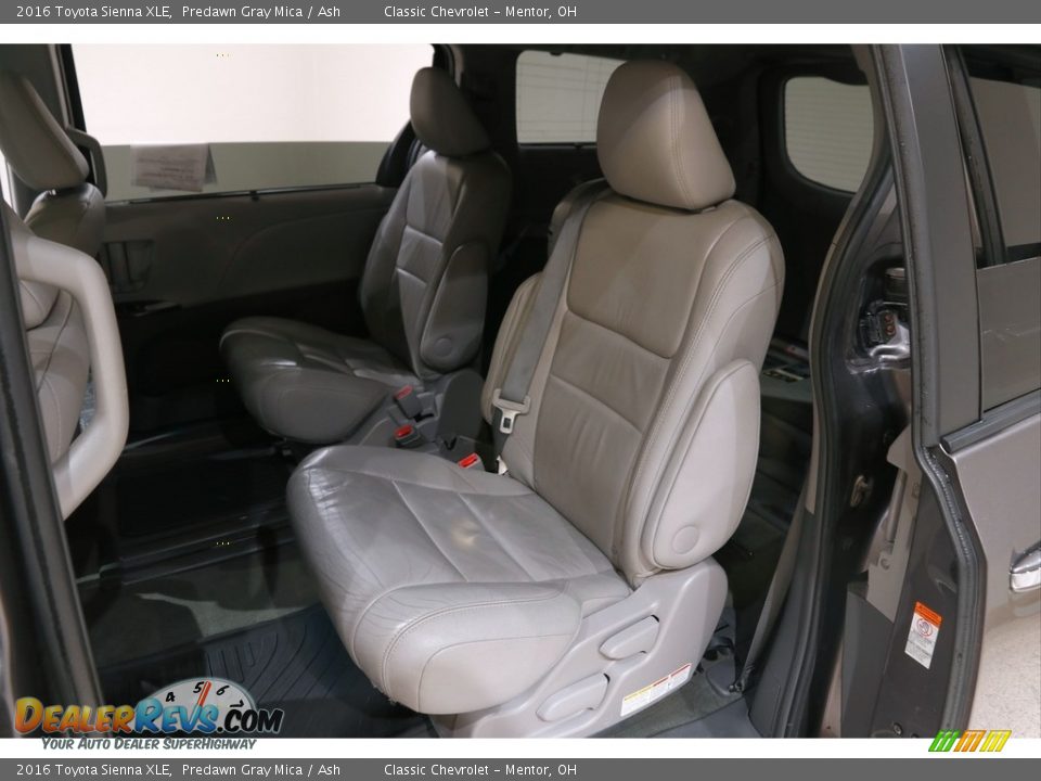 2016 Toyota Sienna XLE Predawn Gray Mica / Ash Photo #19