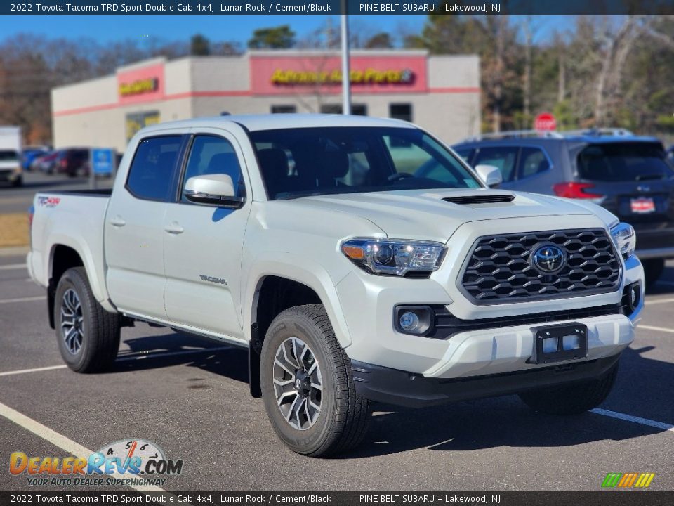 Front 3/4 View of 2022 Toyota Tacoma TRD Sport Double Cab 4x4 Photo #3