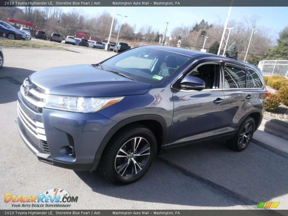 Front 3/4 View of 2019 Toyota Highlander LE Photo #12