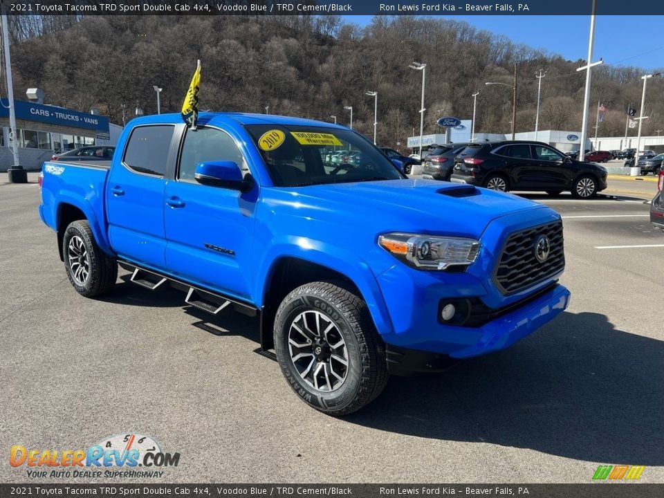 Front 3/4 View of 2021 Toyota Tacoma TRD Sport Double Cab 4x4 Photo #2