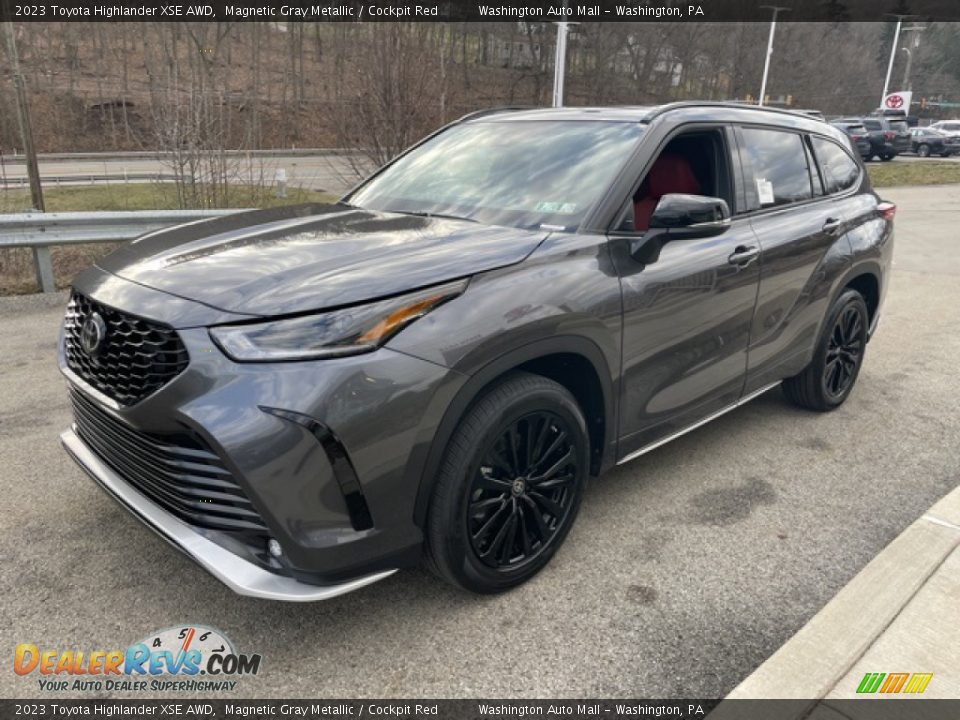 Front 3/4 View of 2023 Toyota Highlander XSE AWD Photo #7