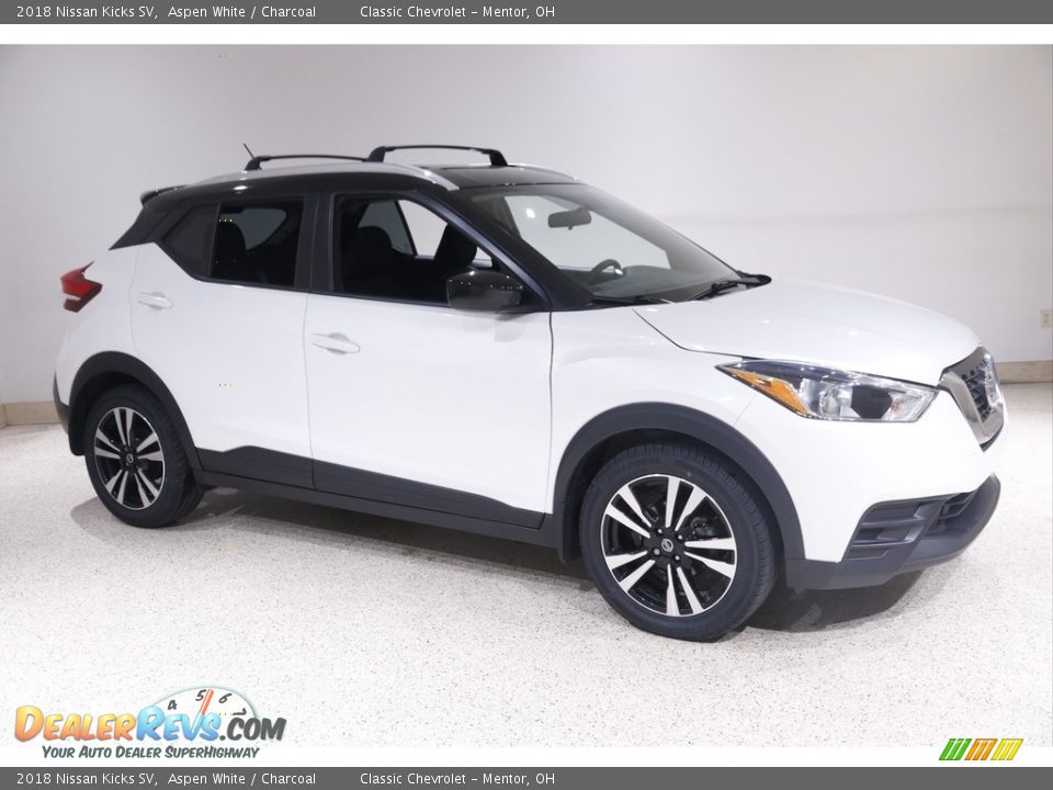 2018 Nissan Kicks SV Aspen White / Charcoal Photo #1