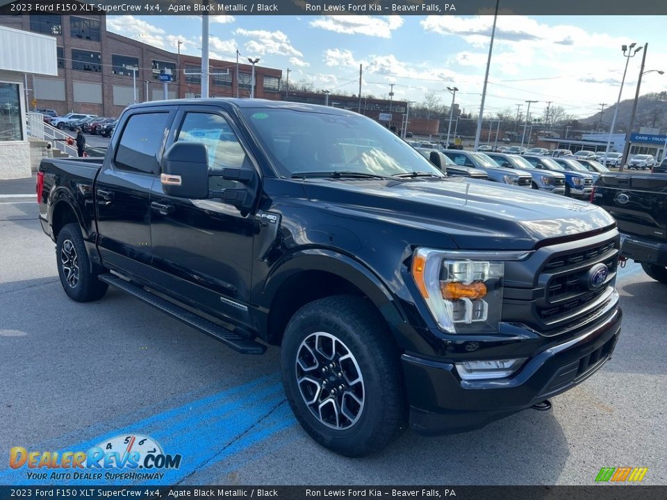Front 3/4 View of 2023 Ford F150 XLT SuperCrew 4x4 Photo #2