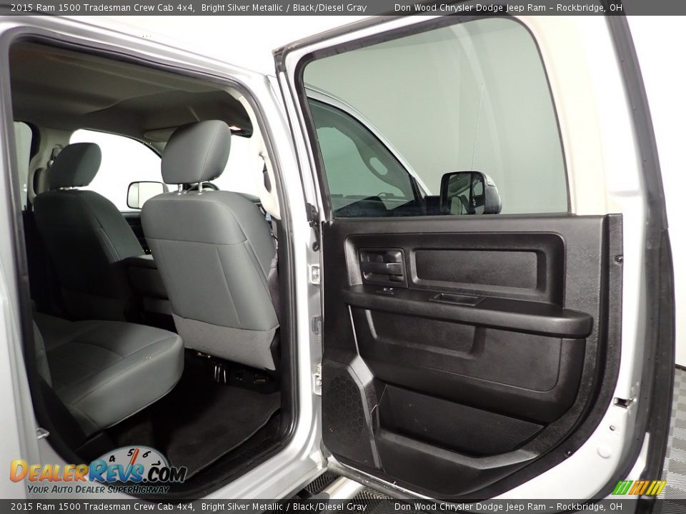 2015 Ram 1500 Tradesman Crew Cab 4x4 Bright Silver Metallic / Black/Diesel Gray Photo #27