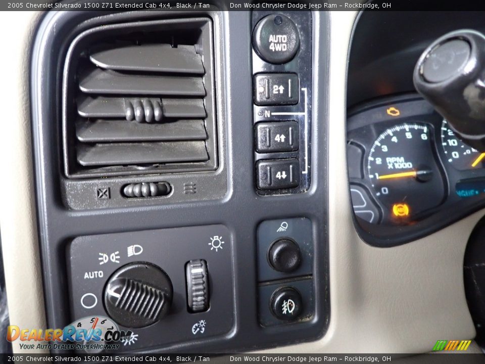 2005 Chevrolet Silverado 1500 Z71 Extended Cab 4x4 Black / Tan Photo #13
