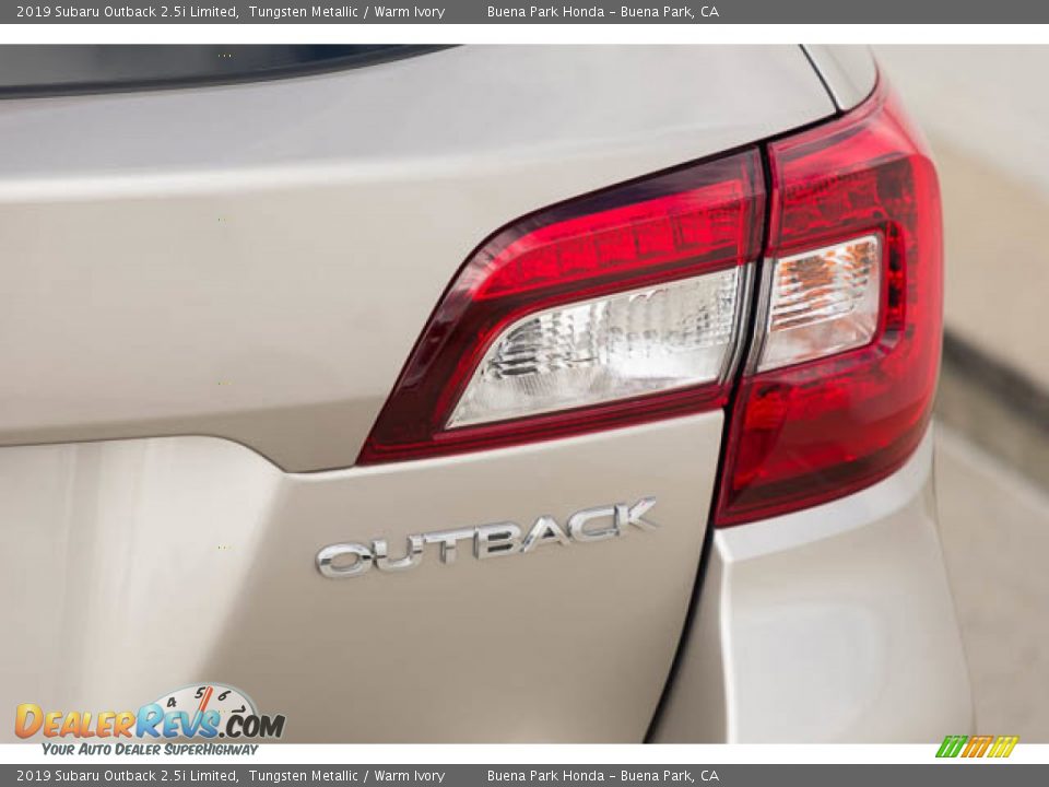 2019 Subaru Outback 2.5i Limited Tungsten Metallic / Warm Ivory Photo #11