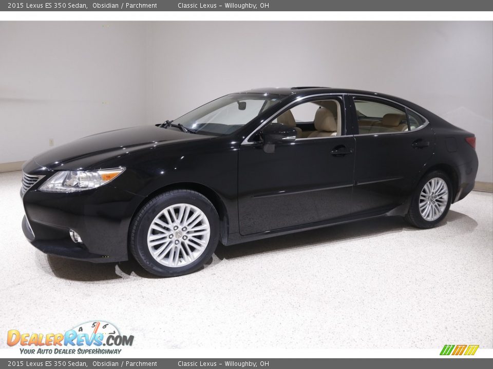 Front 3/4 View of 2015 Lexus ES 350 Sedan Photo #3