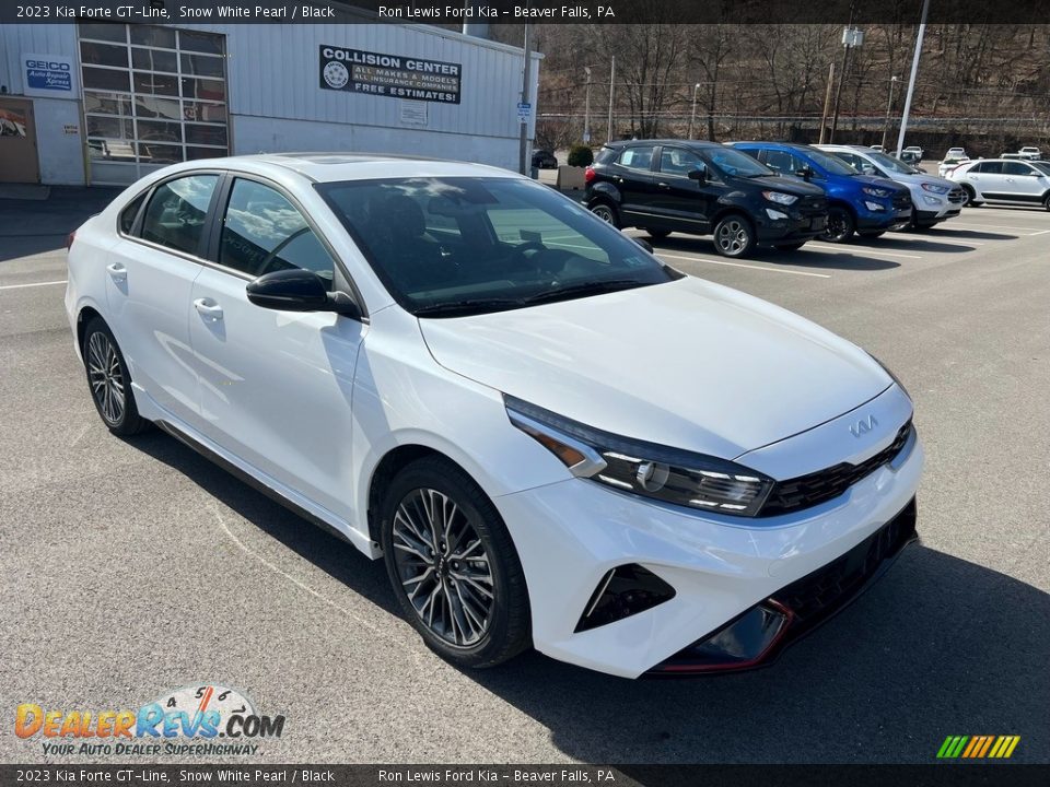 Front 3/4 View of 2023 Kia Forte GT-Line Photo #2