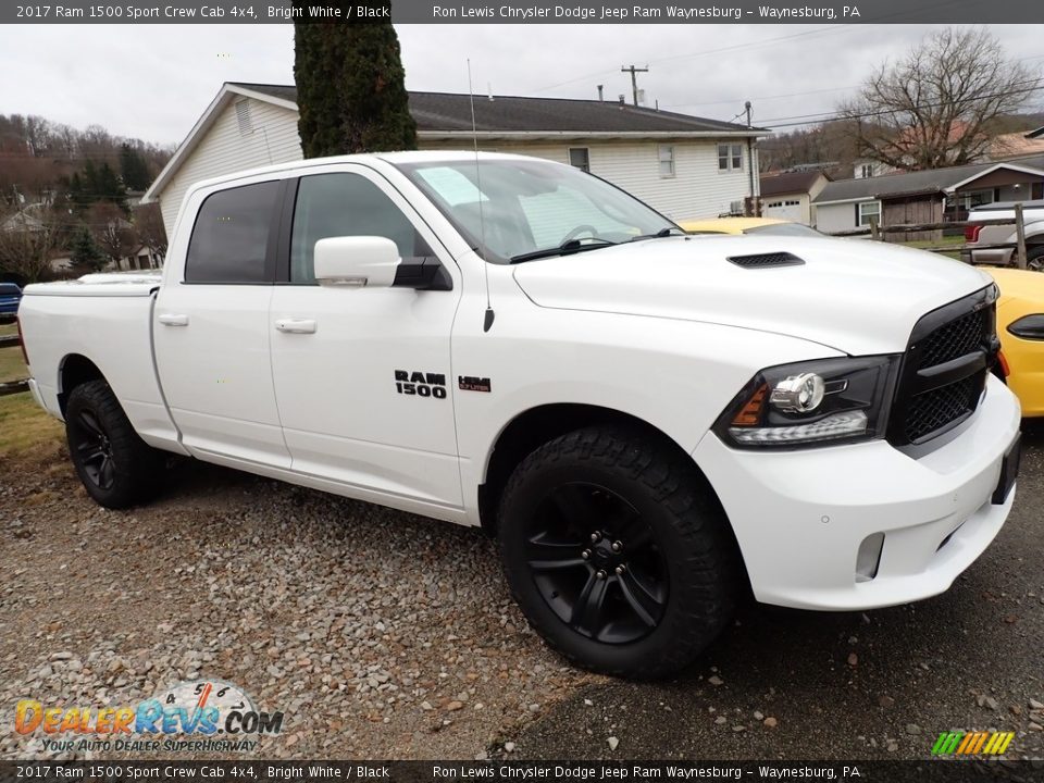 Front 3/4 View of 2017 Ram 1500 Sport Crew Cab 4x4 Photo #4