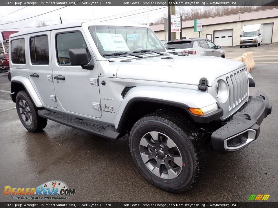 Front 3/4 View of 2023 Jeep Wrangler Unlimited Sahara 4x4 Photo #8