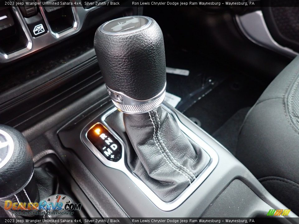 2023 Jeep Wrangler Unlimited Sahara 4x4 Shifter Photo #17