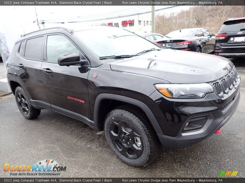 Front 3/4 View of 2023 Jeep Compass Trailhawk 4x4 Photo #8