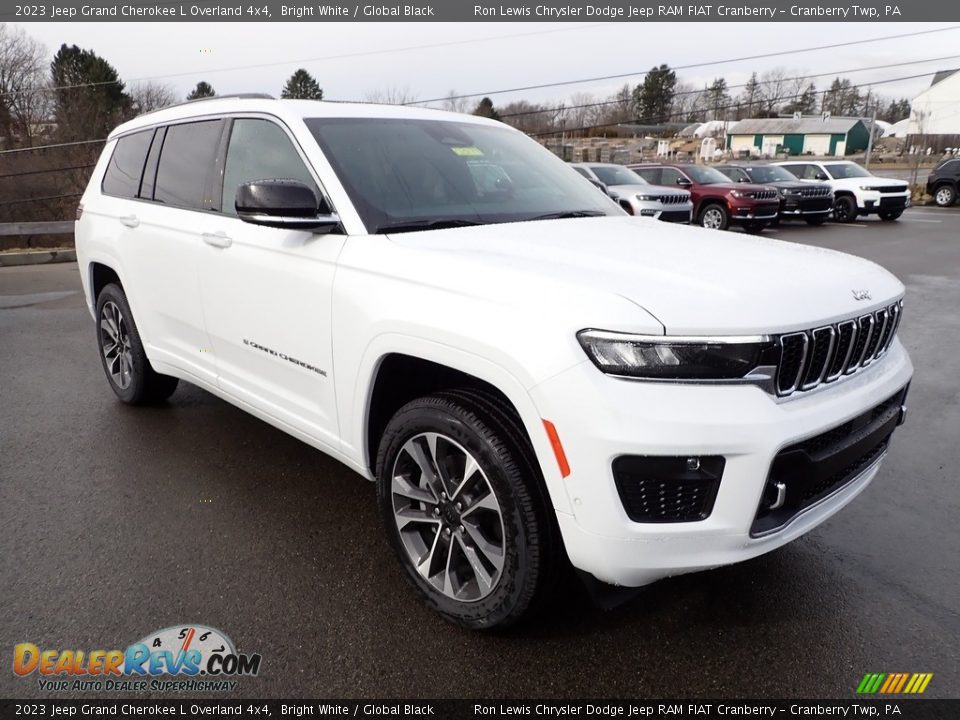Front 3/4 View of 2023 Jeep Grand Cherokee L Overland 4x4 Photo #7