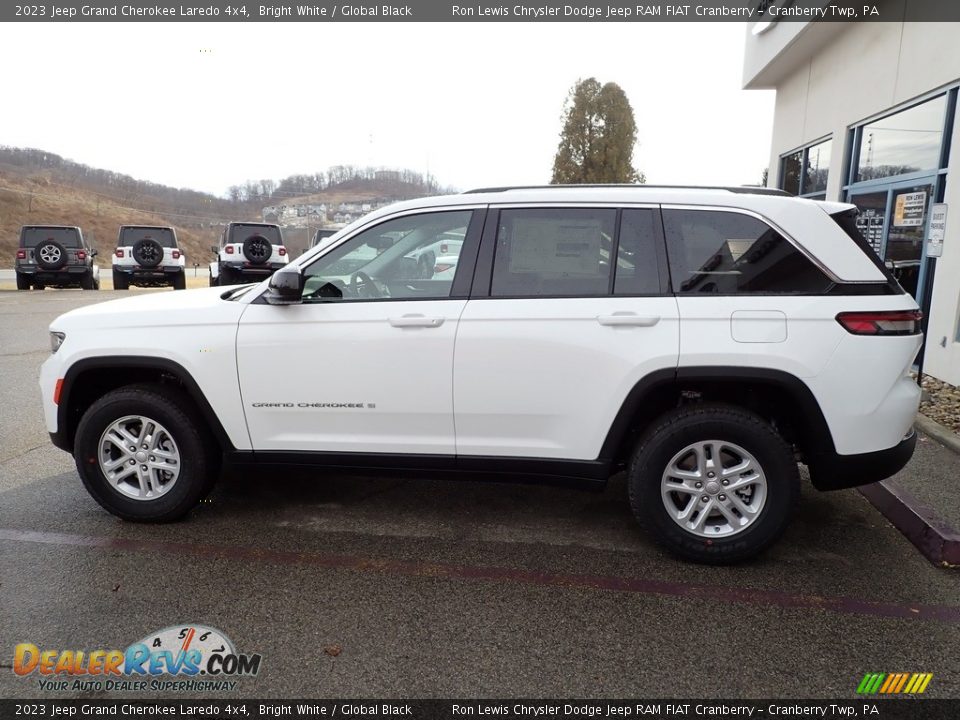 2023 Jeep Grand Cherokee Laredo 4x4 Bright White / Global Black Photo #8