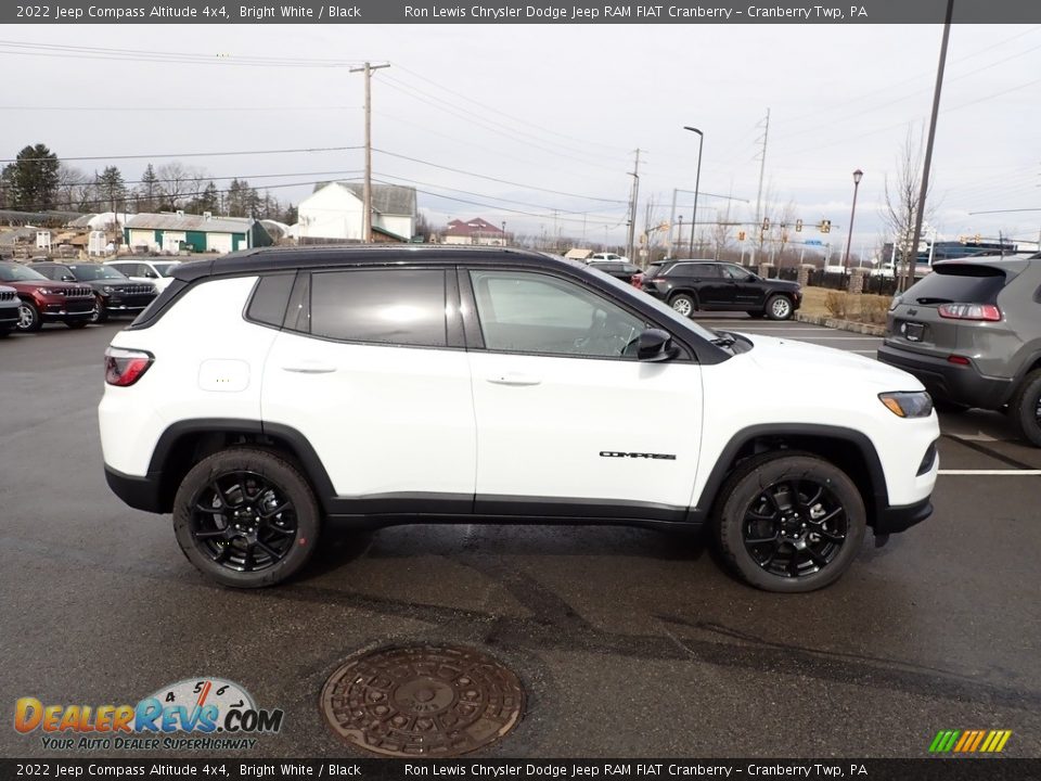 2022 Jeep Compass Altitude 4x4 Bright White / Black Photo #6