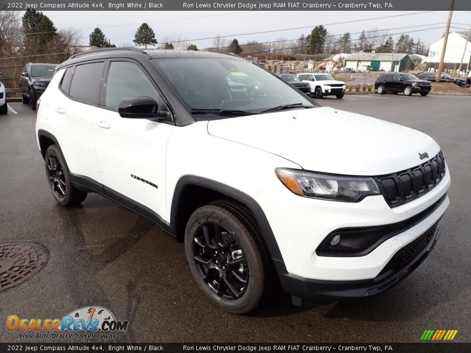 2022 Jeep Compass Altitude 4x4 Bright White / Black Photo #7