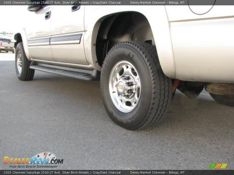 2005 Chevrolet Suburban 2500 LT 4x4 Silver Birch Metallic / Gray/Dark Charcoal Photo #6