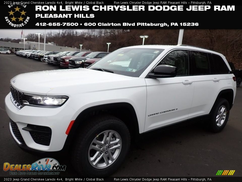 2023 Jeep Grand Cherokee Laredo 4x4 Bright White / Global Black Photo #1