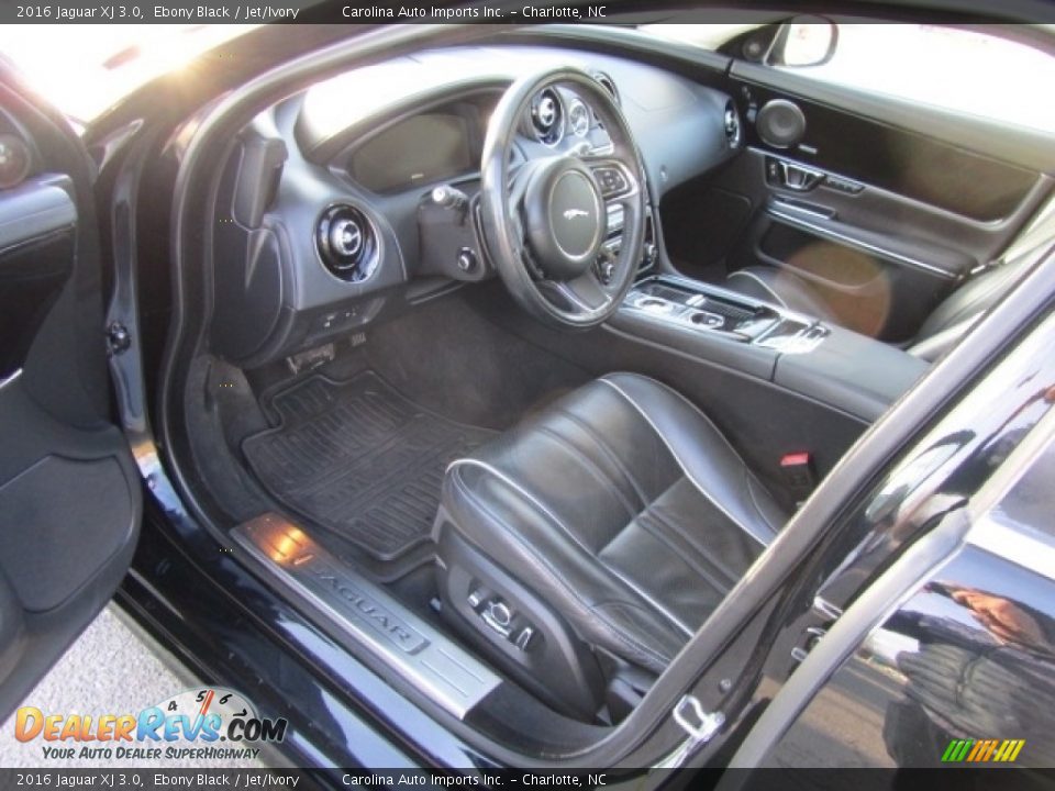 2016 Jaguar XJ 3.0 Ebony Black / Jet/Ivory Photo #17