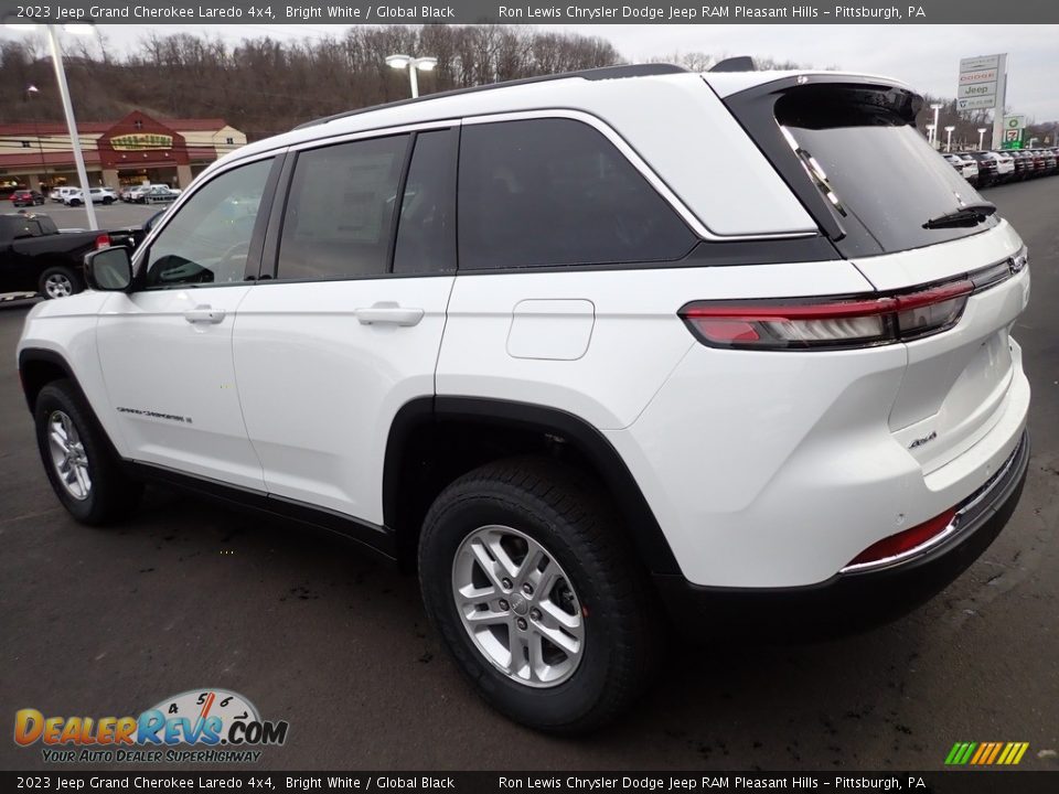2023 Jeep Grand Cherokee Laredo 4x4 Bright White / Global Black Photo #3