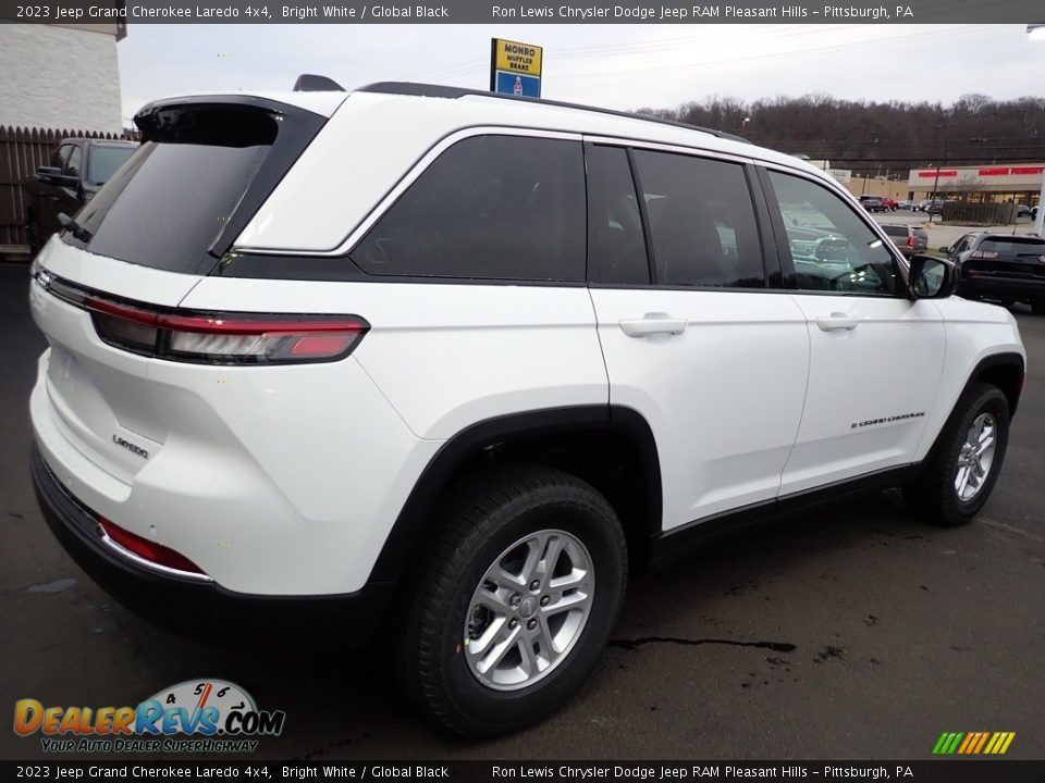 2023 Jeep Grand Cherokee Laredo 4x4 Bright White / Global Black Photo #6