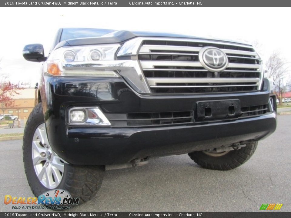 2016 Toyota Land Cruiser 4WD Midnight Black Metallic / Terra Photo #2