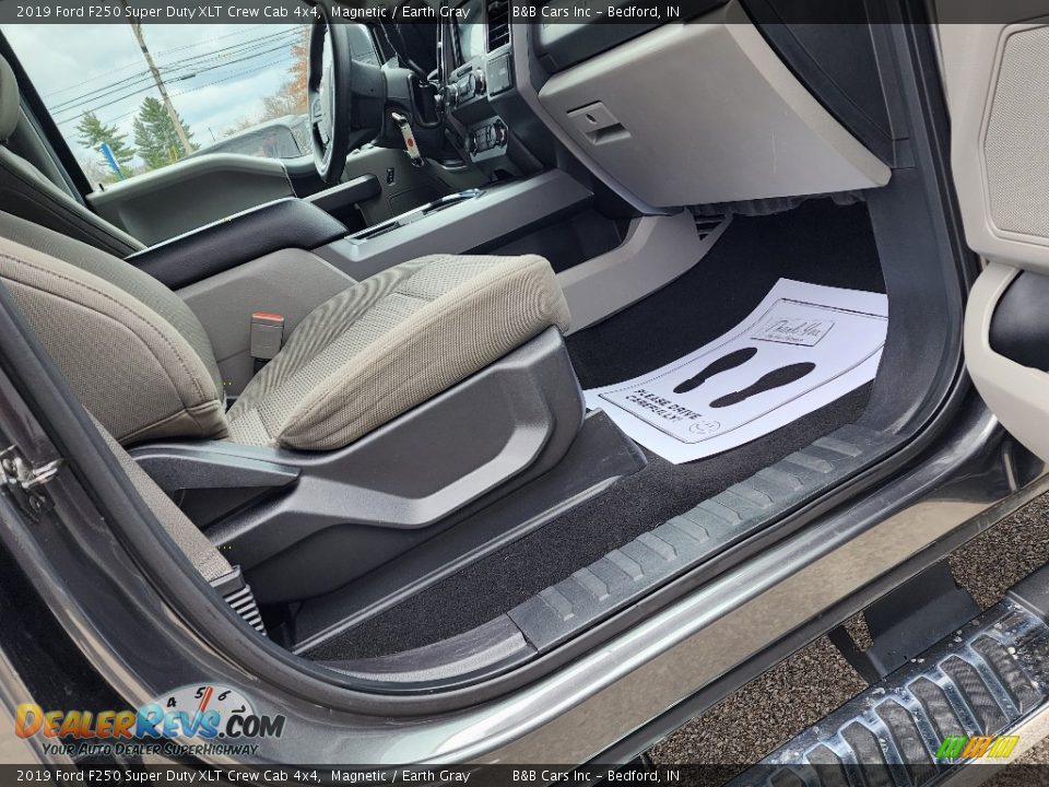 2019 Ford F250 Super Duty XLT Crew Cab 4x4 Magnetic / Earth Gray Photo #26