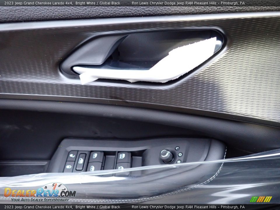 2023 Jeep Grand Cherokee Laredo 4x4 Bright White / Global Black Photo #15