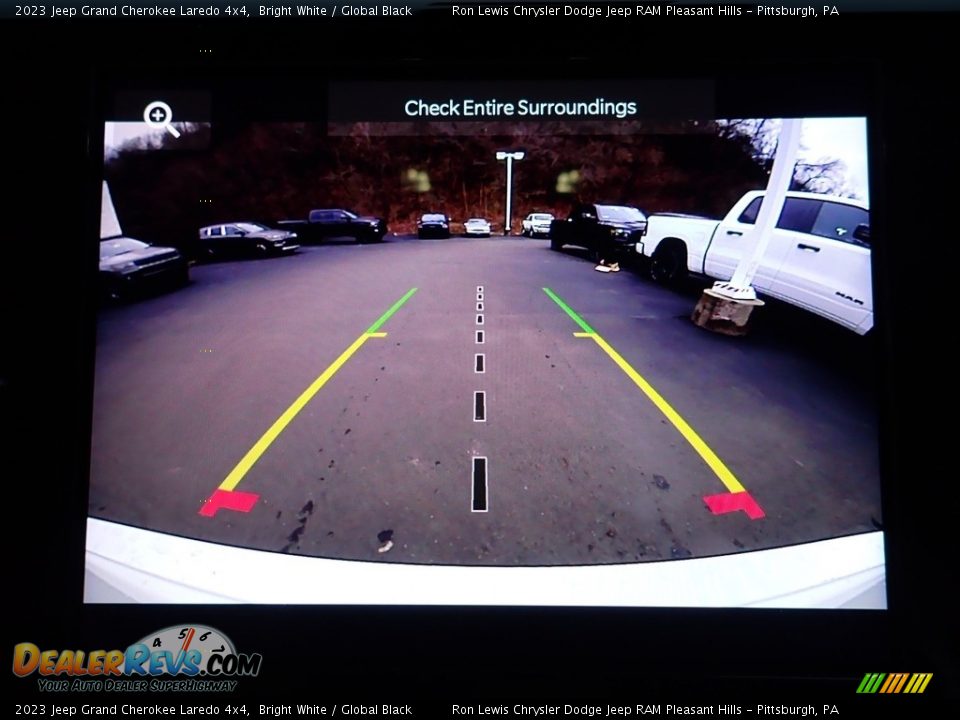 2023 Jeep Grand Cherokee Laredo 4x4 Bright White / Global Black Photo #19