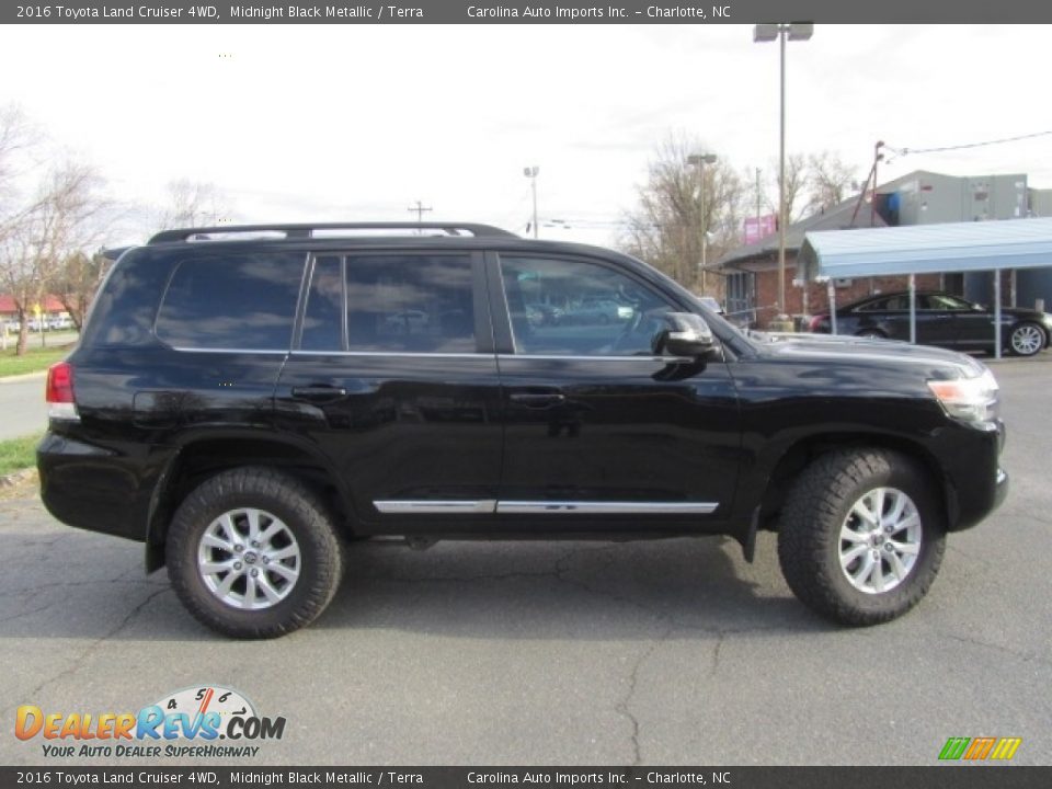 2016 Toyota Land Cruiser 4WD Midnight Black Metallic / Terra Photo #11