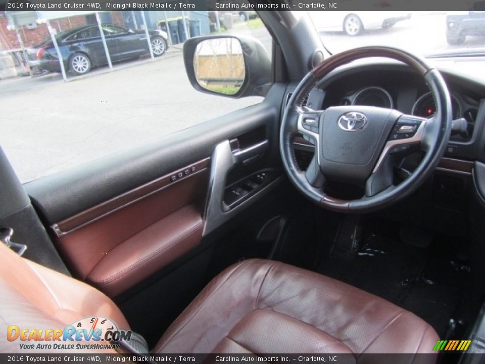 2016 Toyota Land Cruiser 4WD Midnight Black Metallic / Terra Photo #12