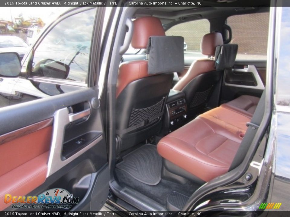 2016 Toyota Land Cruiser 4WD Midnight Black Metallic / Terra Photo #20