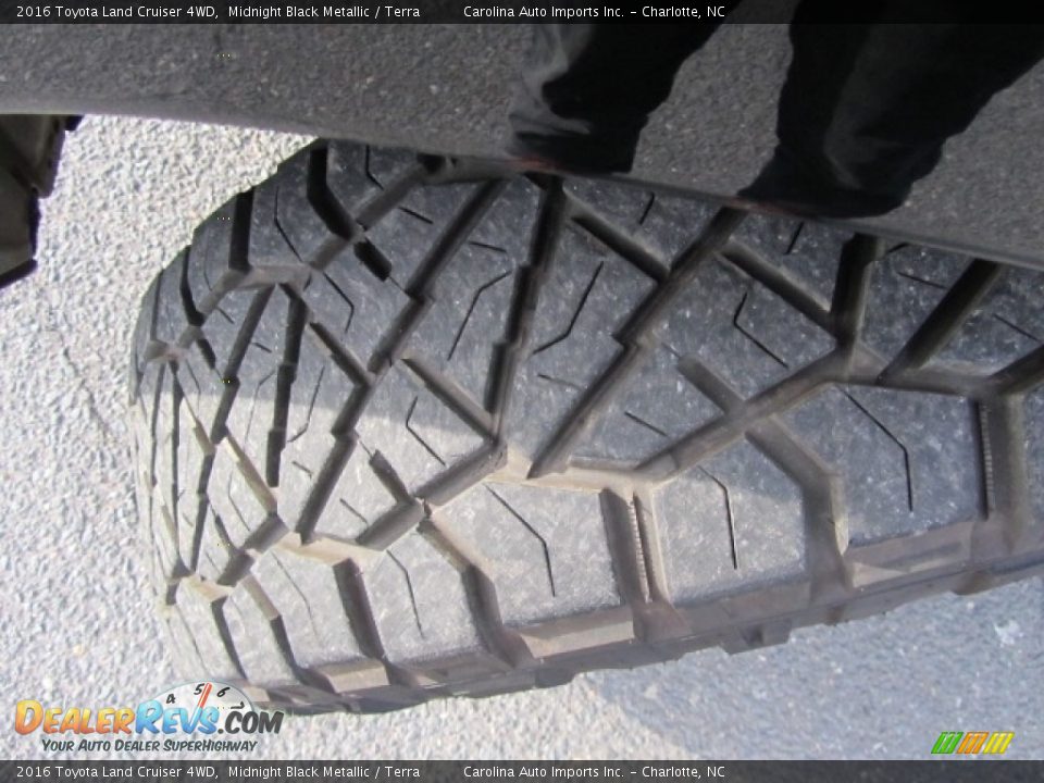 2016 Toyota Land Cruiser 4WD Midnight Black Metallic / Terra Photo #27