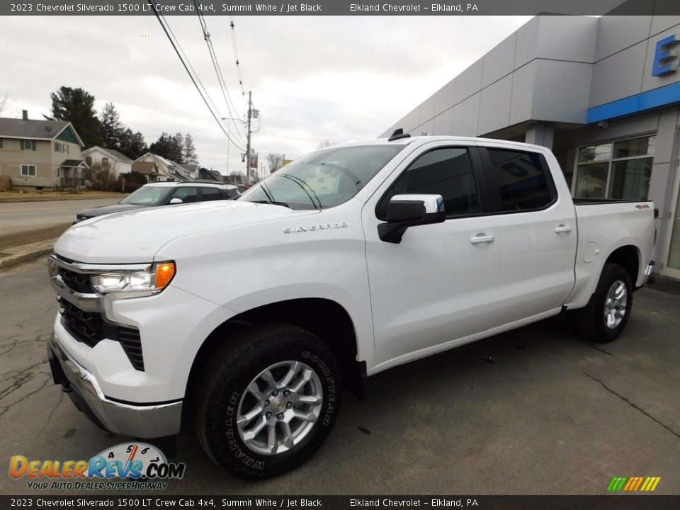 Front 3/4 View of 2023 Chevrolet Silverado 1500 LT Crew Cab 4x4 Photo #1