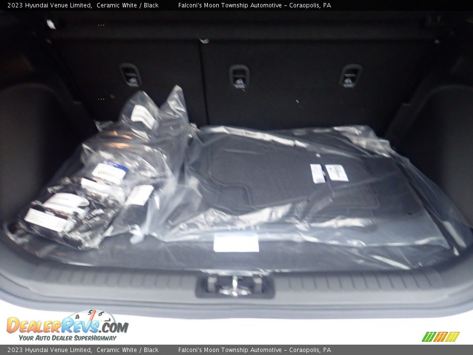 2023 Hyundai Venue Limited Ceramic White / Black Photo #4