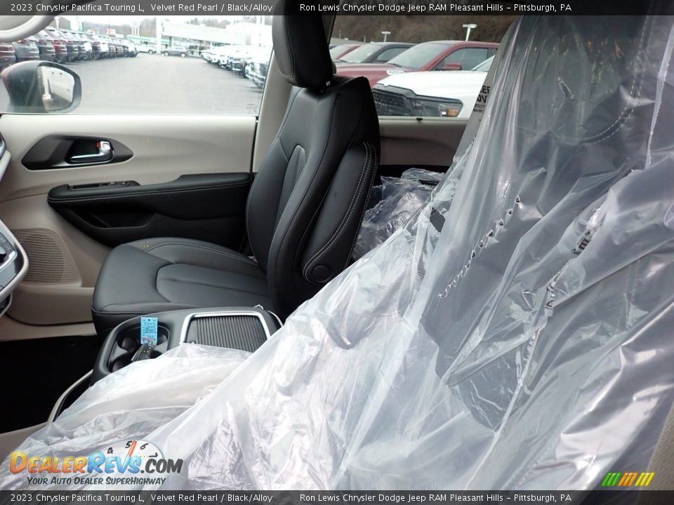 2023 Chrysler Pacifica Touring L Velvet Red Pearl / Black/Alloy Photo #11